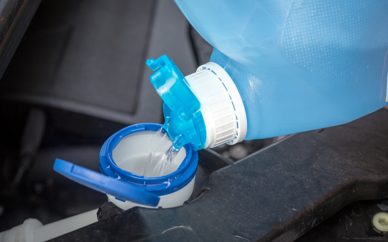Adding windscreen washer fluid to a vehicle reservoir